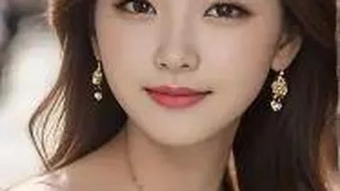 李连杰次女分享庆生照，姐妹俩容貌酷似利智