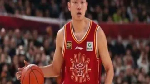 利物浦传奇杰拉德率队对阵切尔西名宿：库伊特与马克莱莱首发登场